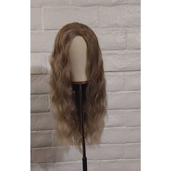 Beautiful 26" Ash Blonde Soft & Wavy Synthetic Fiber Wig - Picture 1 of 5